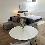 Modern Studio In Popular South Kensington Location
