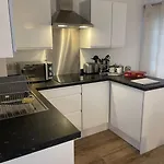 Modern Studio In Popular South Kensington Location